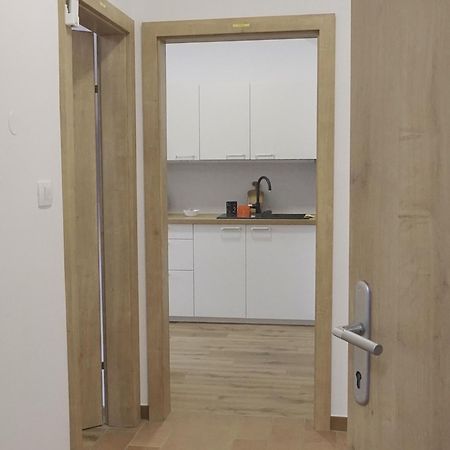 Apartments Metro 7 ลูบลิยานา ภายนอก รูปภาพ
