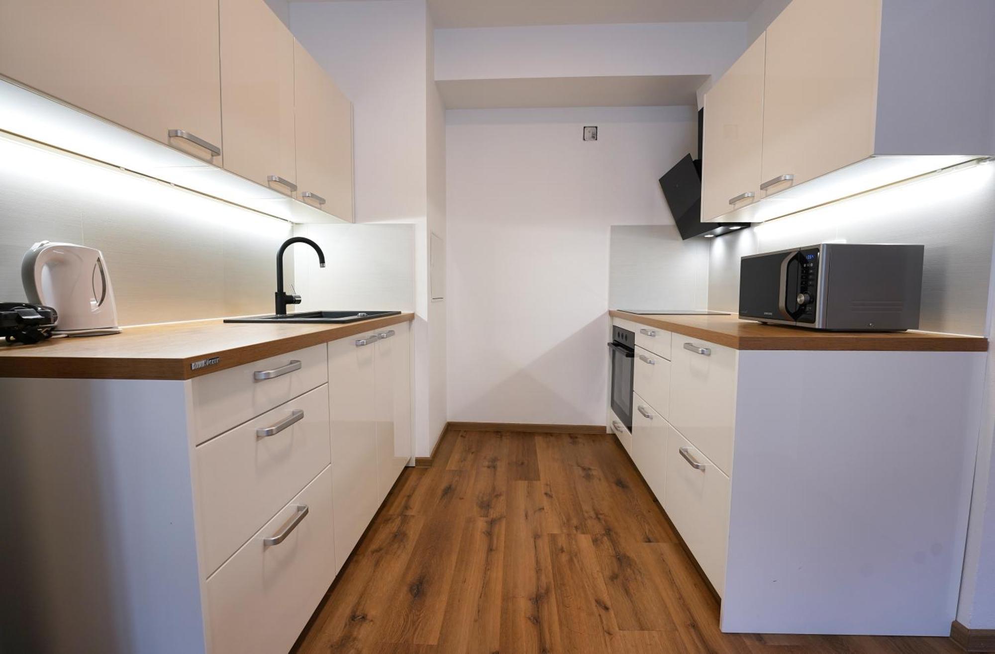 Apartments Metro 7 ลูบลิยานา ภายนอก รูปภาพ