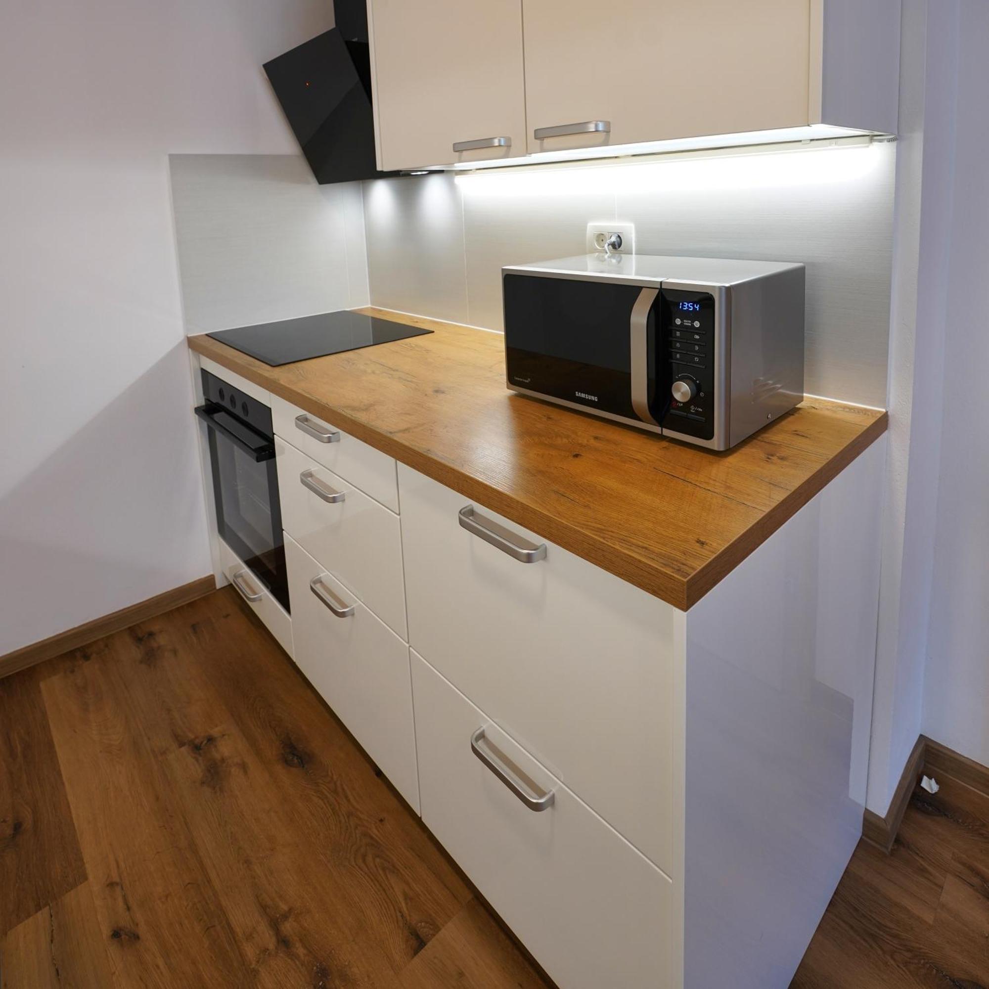 Apartments Metro 7 ลูบลิยานา ภายนอก รูปภาพ