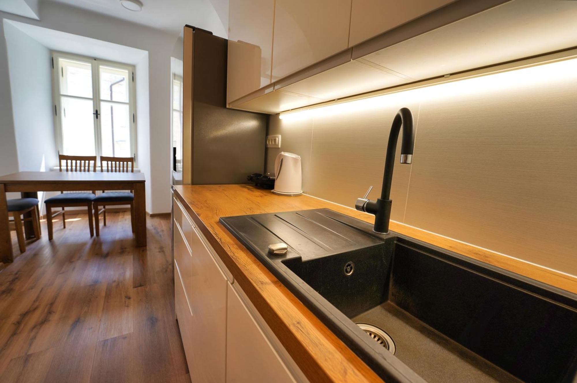 Apartments Metro 7 ลูบลิยานา ภายนอก รูปภาพ