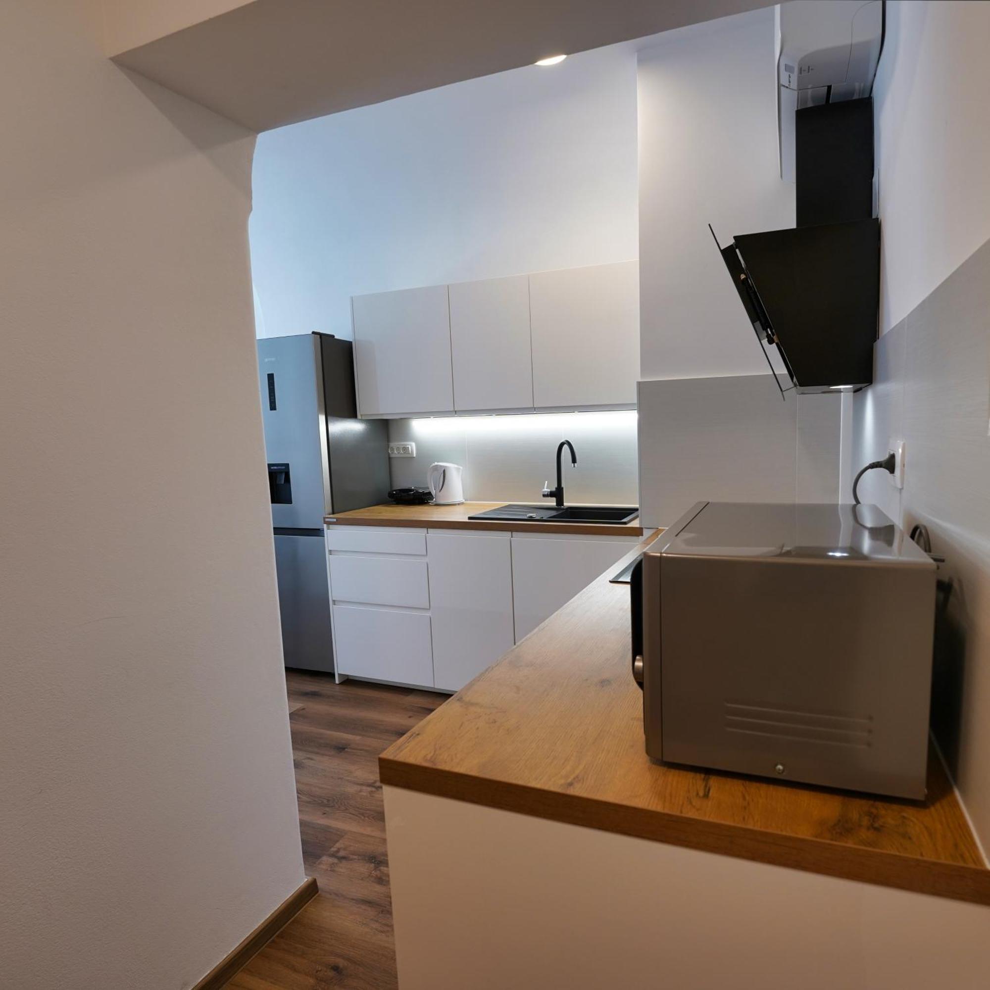 Apartments Metro 7 ลูบลิยานา ภายนอก รูปภาพ