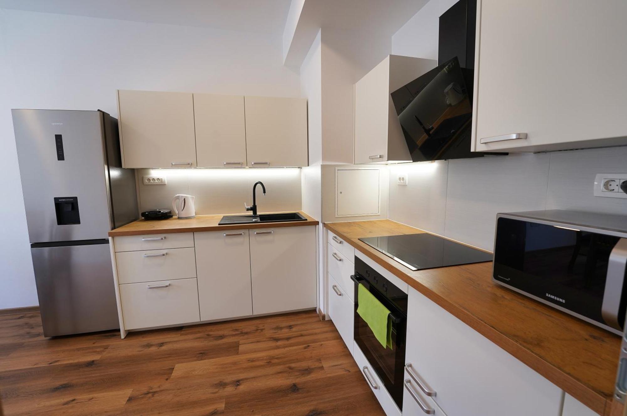 Apartments Metro 7 ลูบลิยานา ภายนอก รูปภาพ